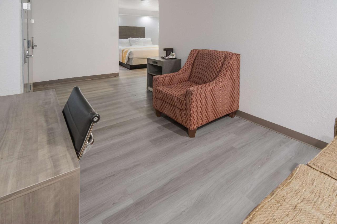 Quality Inn & Suites Richardson-Dallas Bagian luar foto