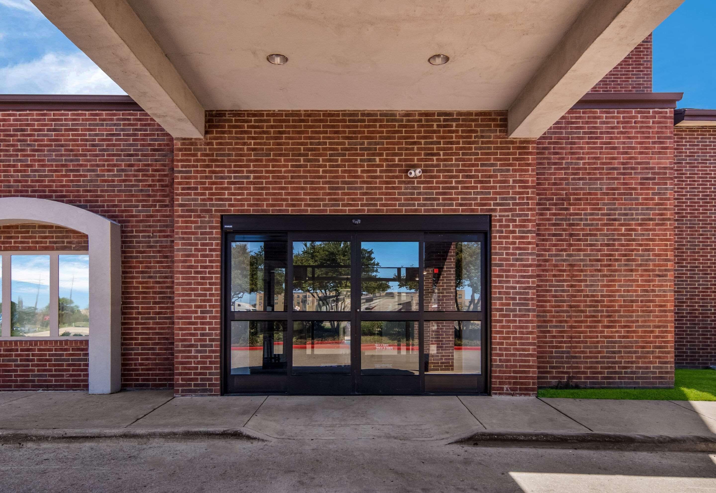 Quality Inn & Suites Richardson-Dallas Bagian luar foto