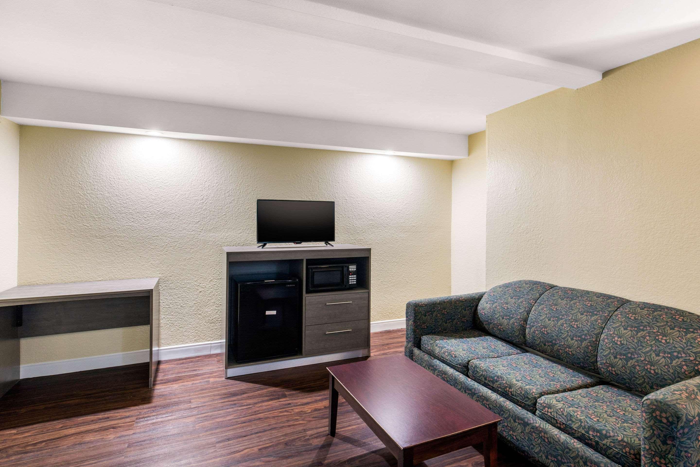 Quality Inn & Suites Richardson-Dallas Bagian luar foto