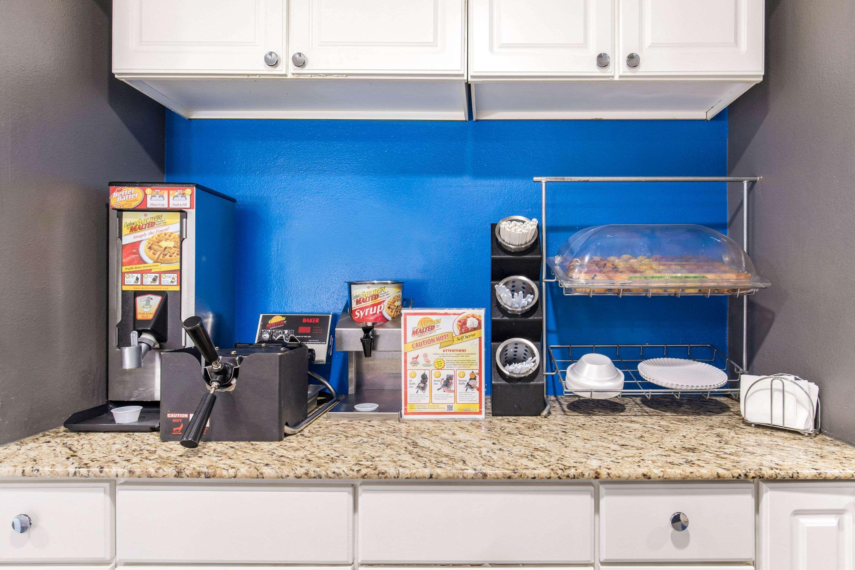 Quality Inn & Suites Richardson-Dallas Bagian luar foto